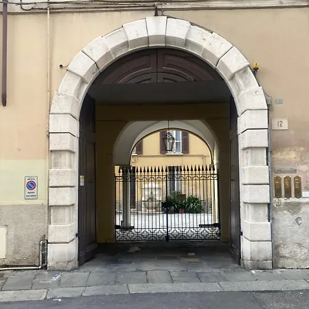 Cozy Corner Apartment Brescia