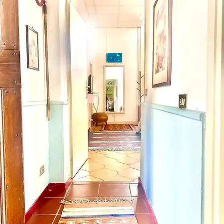 Cozy Corner Apartment *
